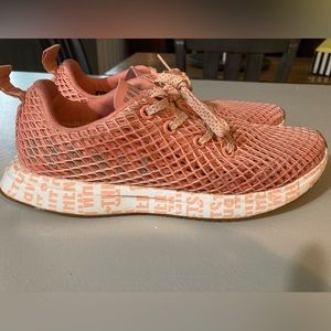 NoBull Womens Size 8 Knit Runners  very good condition!